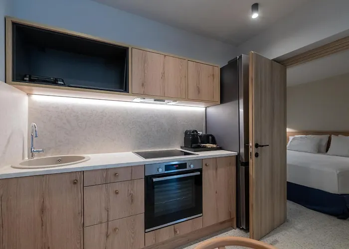 Semi-basement - Asklipiou Cube *